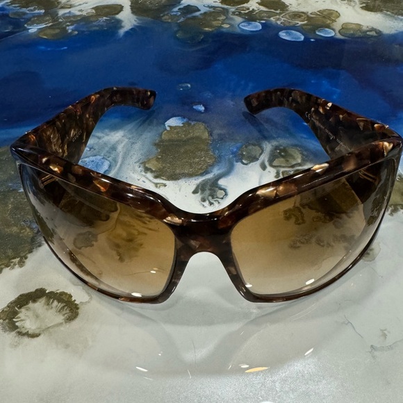 Gucci Sunglasses - Picture 2 of 7